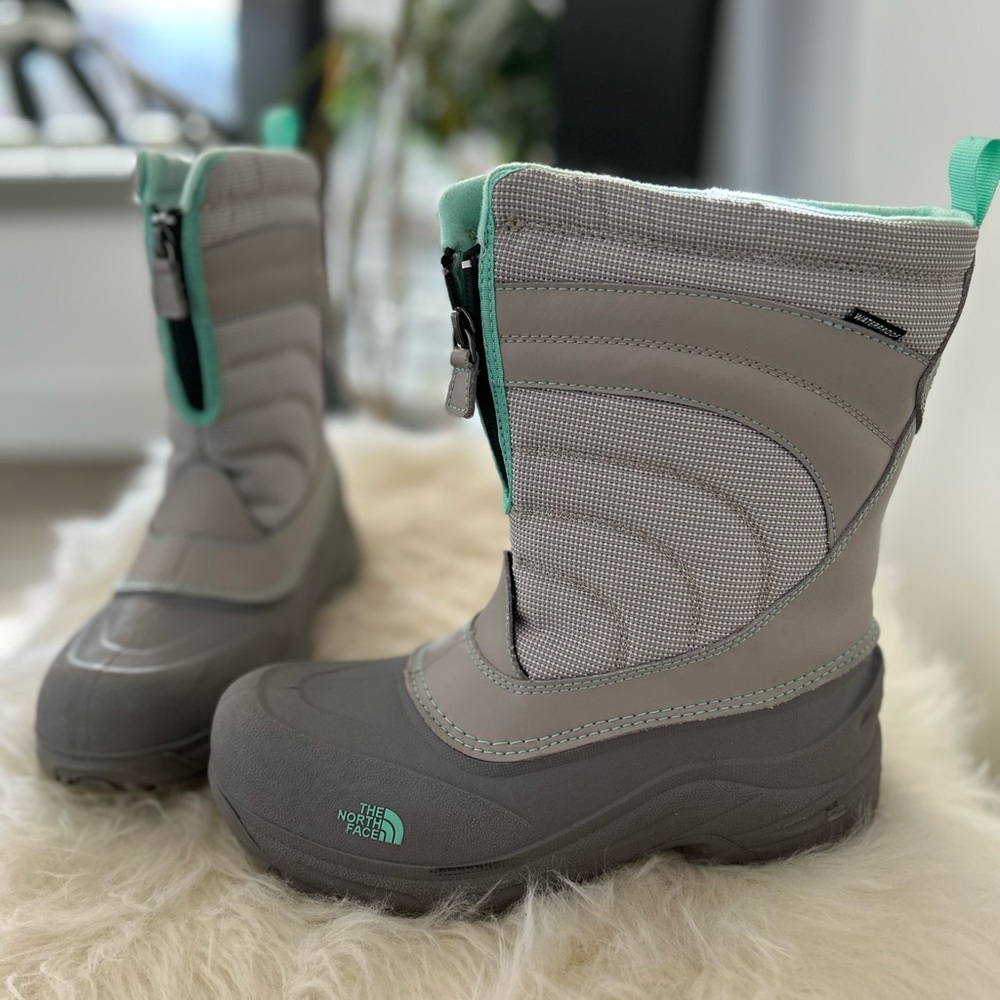 The North Face Boys winter boots size 7